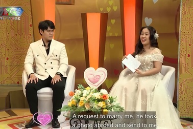 Chàng trai viết đơn cầu hôn, cam kết thực hiện 11 lời hứa