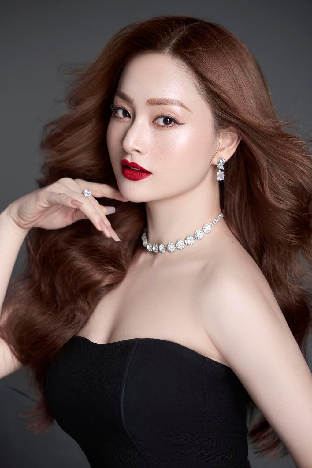 Lan Phương sang chảnh, quyến rũ khác xa trên phim - 3 Lan Phương sang chảnh, quyến rũ khác xa trên phim - 3