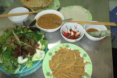 Đến Đà Nẵng ăn gỏi cá Nam Ô