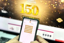 Người chơi Vietlott mua số dự thưởng nhiều kỳ trên điện thoại