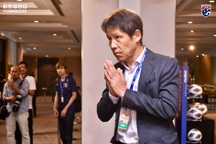 Báo Thái Lan hy vọng HLV Nishino học theo HLV Park Hang Seo