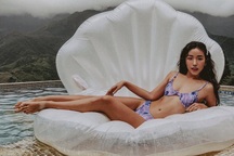 "Nàng tiên cá" 9x khoe vòng eo siêu nhỏ hút mắt