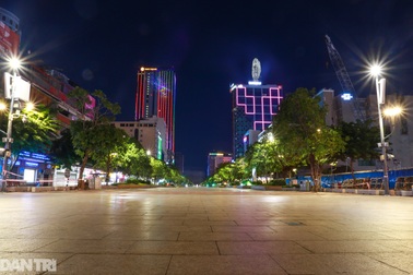 TPHCM trước giãn cách: "Lác đác vài chiếc xe trên đường, nhìn mà buồn ngủ"