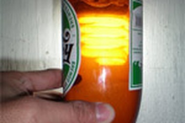 Hà Tĩnh: Vật thể lạ trong chai bia Huda Huế