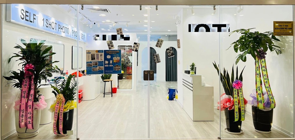 Tiệm chụp ảnh ở Hà Nội kêu oan vì bị tấn công nhầm vụ khách Hàn đánh người - 1 Tiệm chụp ảnh ở Hà Nội kêu oan vì bị tấn công nhầm vụ khách Hàn đánh người - 1