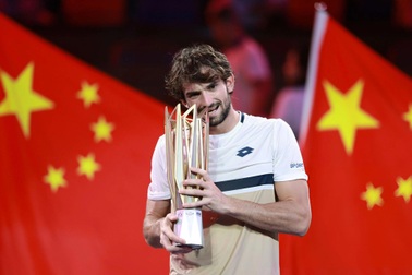 Tay vợt hạng 204 thế giới vô địch Thượng Hải Masters