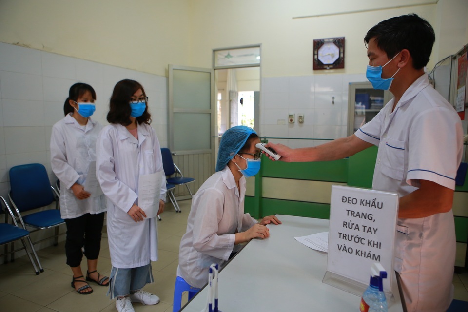Sản xuất 500 lít nước rửa tay hỗ trợ người dân vùng tâm dịch Sơn Lôi - 11 Sản xuất 500 lít nước rửa tay hỗ trợ người dân vùng tâm dịch Sơn Lôi - 11