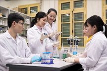 "Sinh viên bận kiếm tiền và yêu đương, ngại nghiên cứu khoa học"