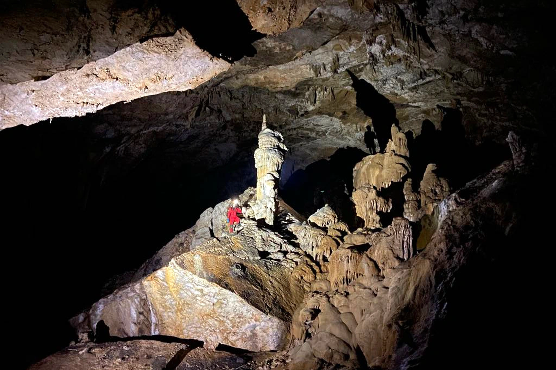 Khám phá 22 hang động kỳ vĩ mới được phát hiện tại Quảng Bình - 4