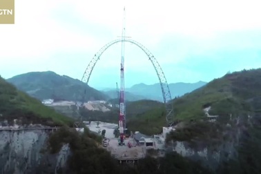 Xích đu lớn nhất thế giới cao bằng tòa nhà 30 tầng