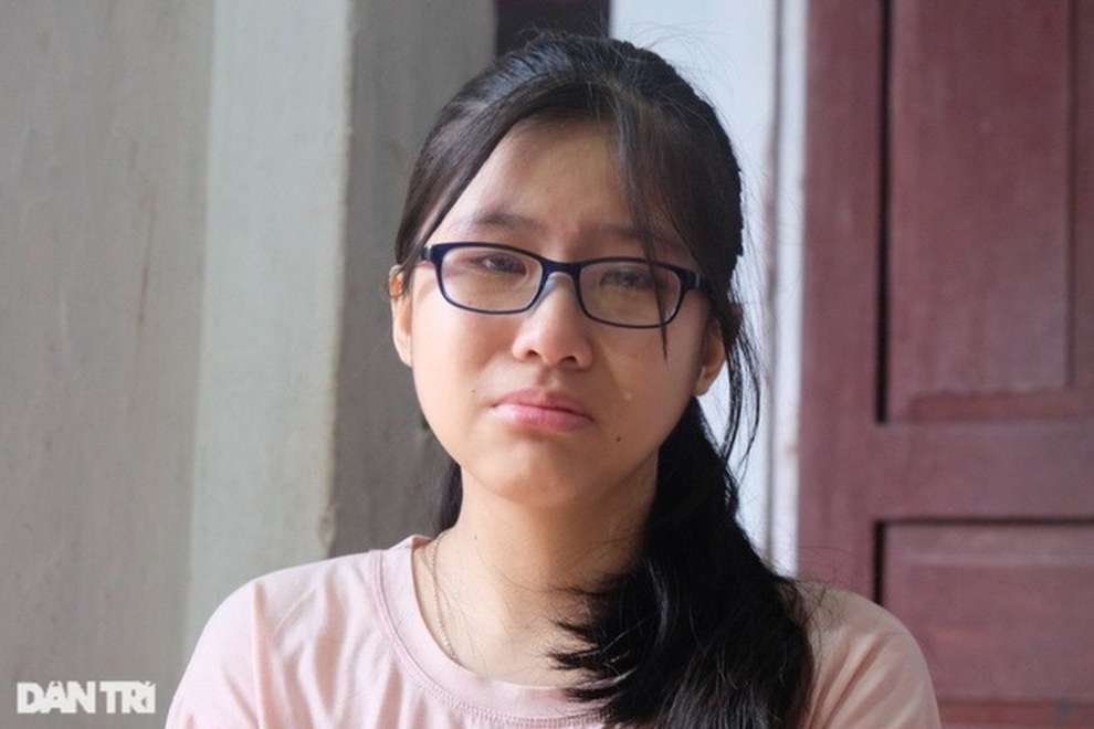 Nữ sinh mồ côi tiếp tục đón nhận quà từ bạn đọc - 1 Nữ sinh mồ côi tiếp tục đón nhận quà từ bạn đọc - 1