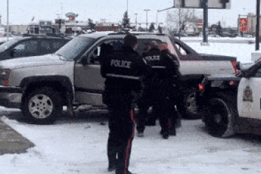 Toàn cảnh một vụ bắt trộm xe ô tô gay cấn