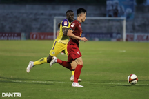 Hồng Lĩnh Hà Tĩnh rượt đuổi tỷ số kịch tính Hà Nội FC trong trận hòa 2-2