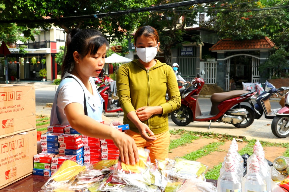 Đoi rac thai nhựa lay qua tang phong, chong Covid-19 Đoi rac thai nhựa lay qua tang phong, chong Covid-19