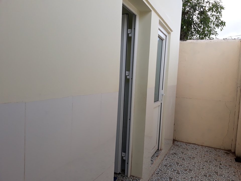 Vụ nữ sinh bị người lạ vào trường dâm ô: Khiển trách 2 cô giáo - 1 Vụ nữ sinh bị người lạ vào trường dâm ô: Khiển trách 2 cô giáo - 1