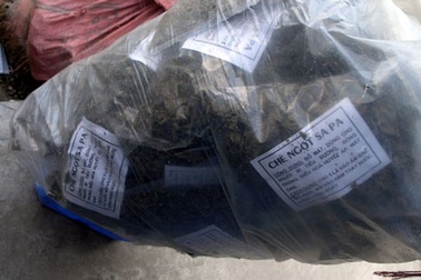 Trà độc bày bán tràn lan cho du khách