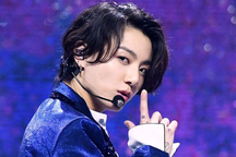 Jungkook (BTS) về nước sau màn trình diễn gây sốt tại World Cup 2022