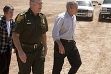 Nước đến chân mới nhảy 