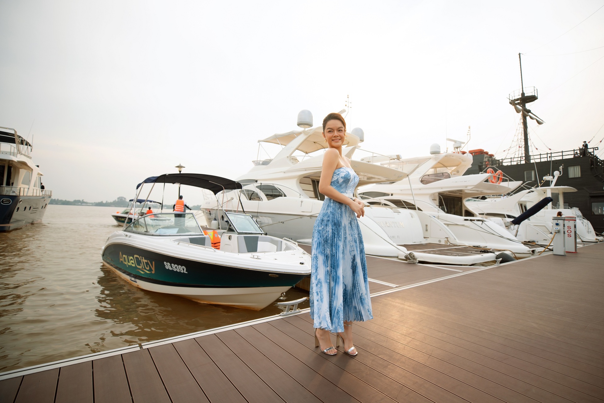 Photo Story Sao Việt khoe dáng bên Nàng thơ Hollywood tại Aqua Marina - 3 Photo Story Sao Việt khoe dáng bên Nàng thơ Hollywood tại Aqua Marina - 3