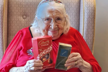 Bí quyết lạ giúp cụ bà 100 tuổi sống khỏe