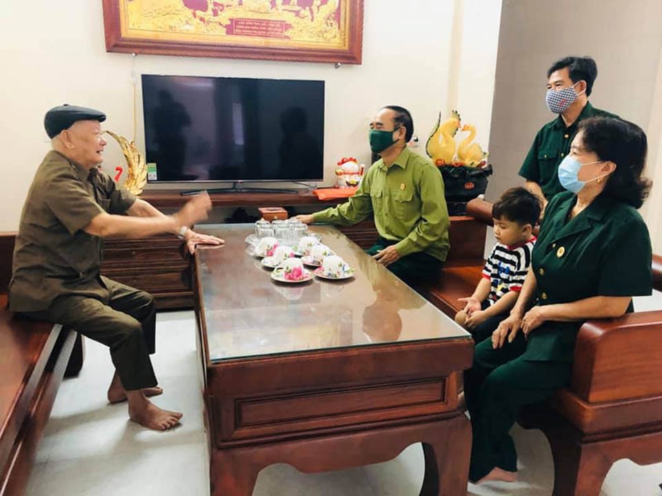 Cụ ông 90 tuổi trích 20 triệu đồng tiền lương hỗ trợ chống dịch Covid-19 - 2 Cụ ông 90 tuổi trích 20 triệu đồng tiền lương hỗ trợ chống dịch Covid-19 - 2