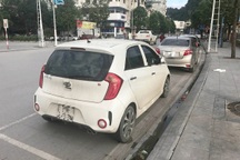 Đỗ ô tô không bật cảnh báo, gây tai nạn bị xử phạt như thế nào?