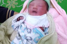 Bé gái sơ sinh còn nguyên dây rốn bị bỏ ở rẫy bắp