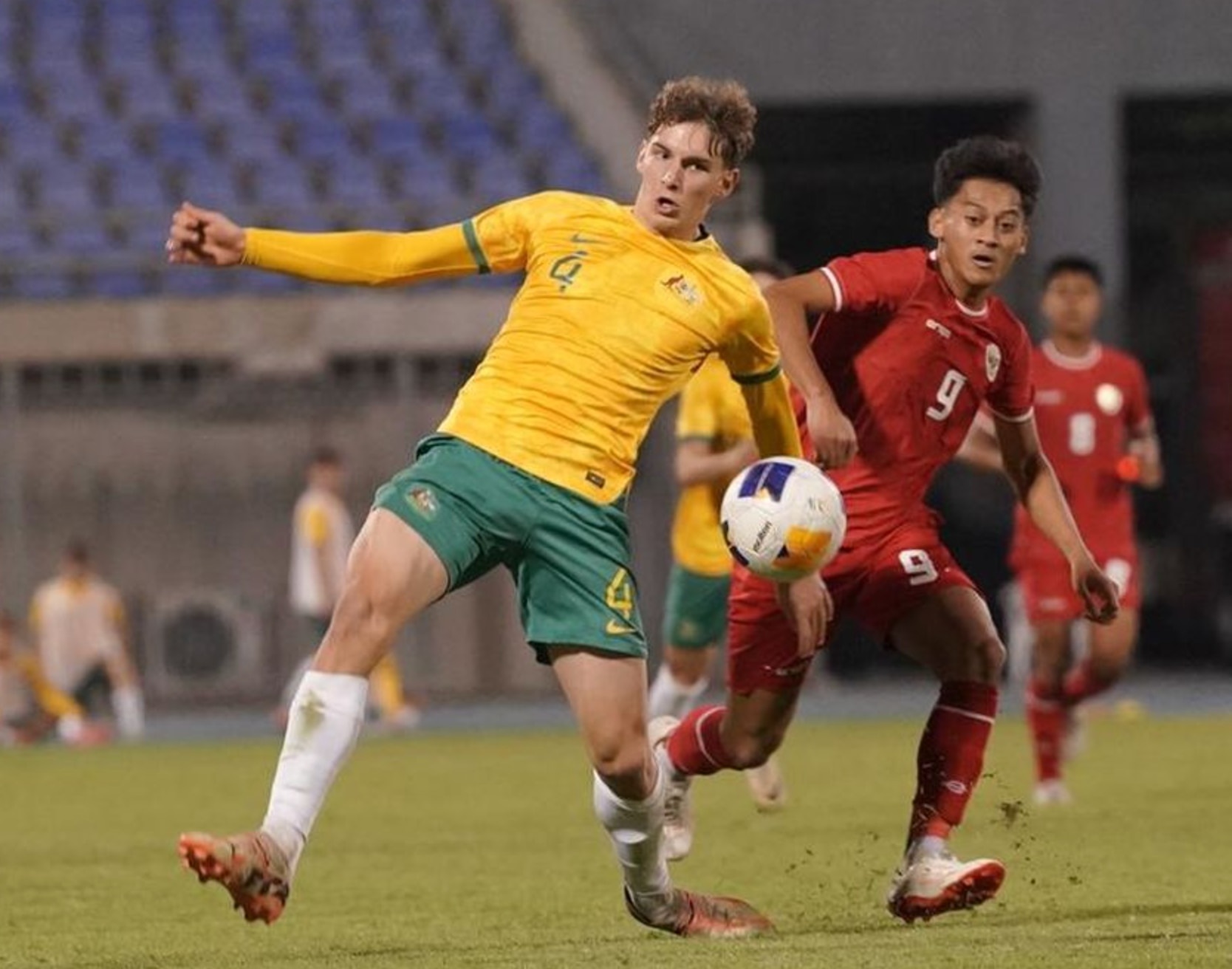 Técnico da seleção sub-17 da Indonésia fica envergonhado porque seu time... joga futebol fantasma, causando frustração aos fãs - 1 HLV U17 Indonesia xấu hổ vì đội nhà… chơi đá ma, gây ức chế CĐV - 1
