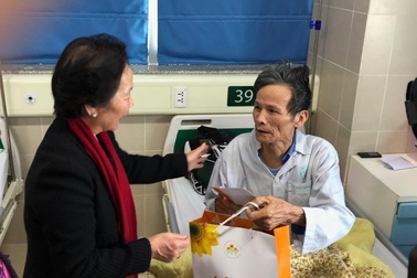 Hàng nghìn suất quà trị giá 1 tỷ đồng được trao cho bệnh nhân ung thư