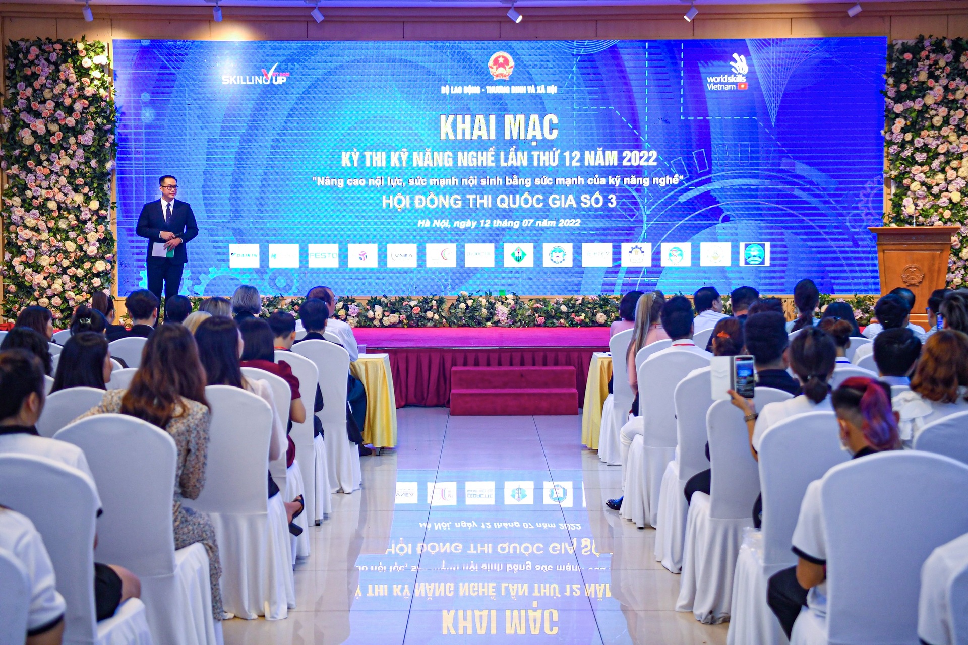 Sôi nổi kỳ thi nghề thời thượng làm đẹp cho các chị em phụ nữ - 1 Sôi nổi kỳ thi nghề thời thượng làm đẹp cho các chị em phụ nữ - 1