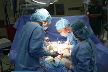 Tắc động mạch lại tưởng bệnh xương khớp