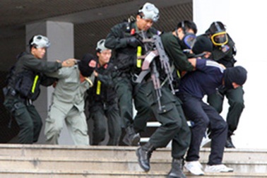 Xem công an Hà Nội diễn tập chống bạo loạn, khủng bố