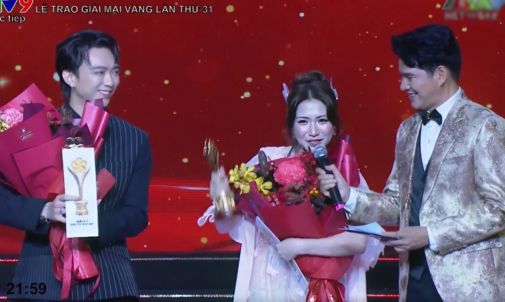 Hòa Minzy càn quét Mai Vàng, mời cả bố mẹ lên sân khấu nhận giải - 6