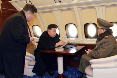 Ông Kim Jong Un đi máy bay sang trọng khảo sát đô thị Bình Nhưỡng