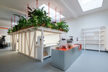 Quán cà phê "3 trong 1" tiết kiệm điện năng, nhiều góc check-in độc lạ