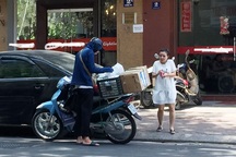 "Lạm phát" đơn hàng ngày nắng nóng, dân giao hàng bỏ túi tiền triệu mỗi ngày