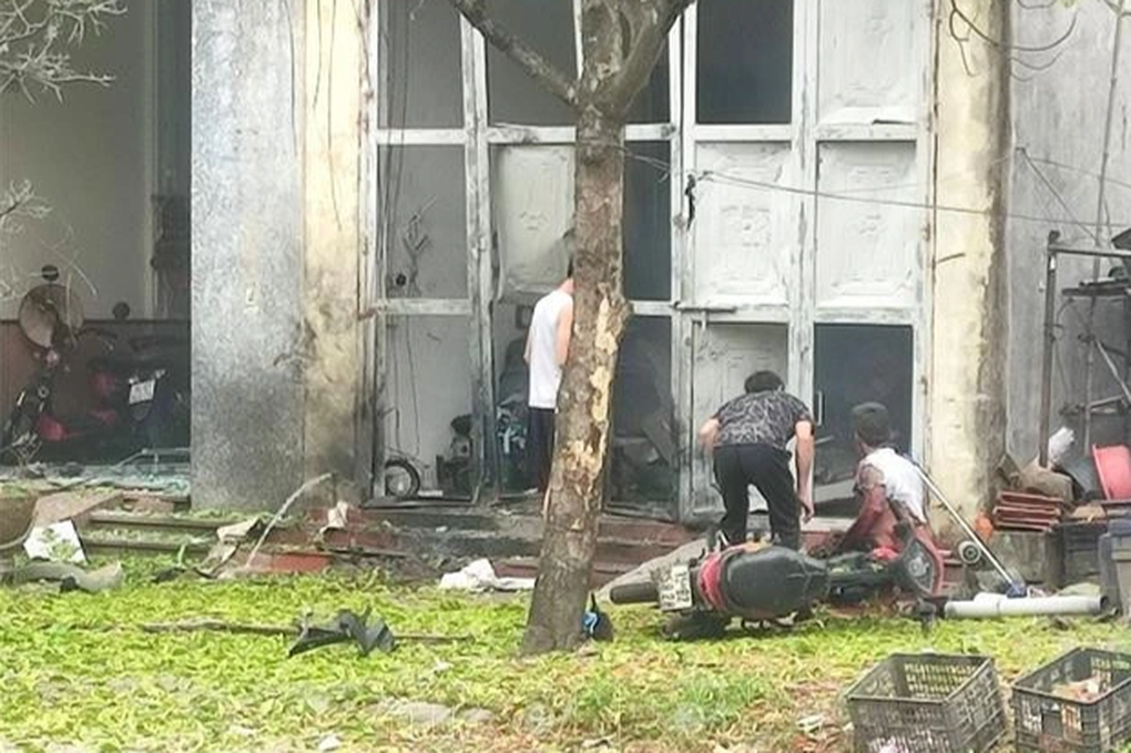 Nổ lớn ở Quảng Ninh, 3 người trong một gia đình bị thương - 1 Nổ lớn ở Quảng Ninh, 3 người trong một gia đình bị thương - 1
