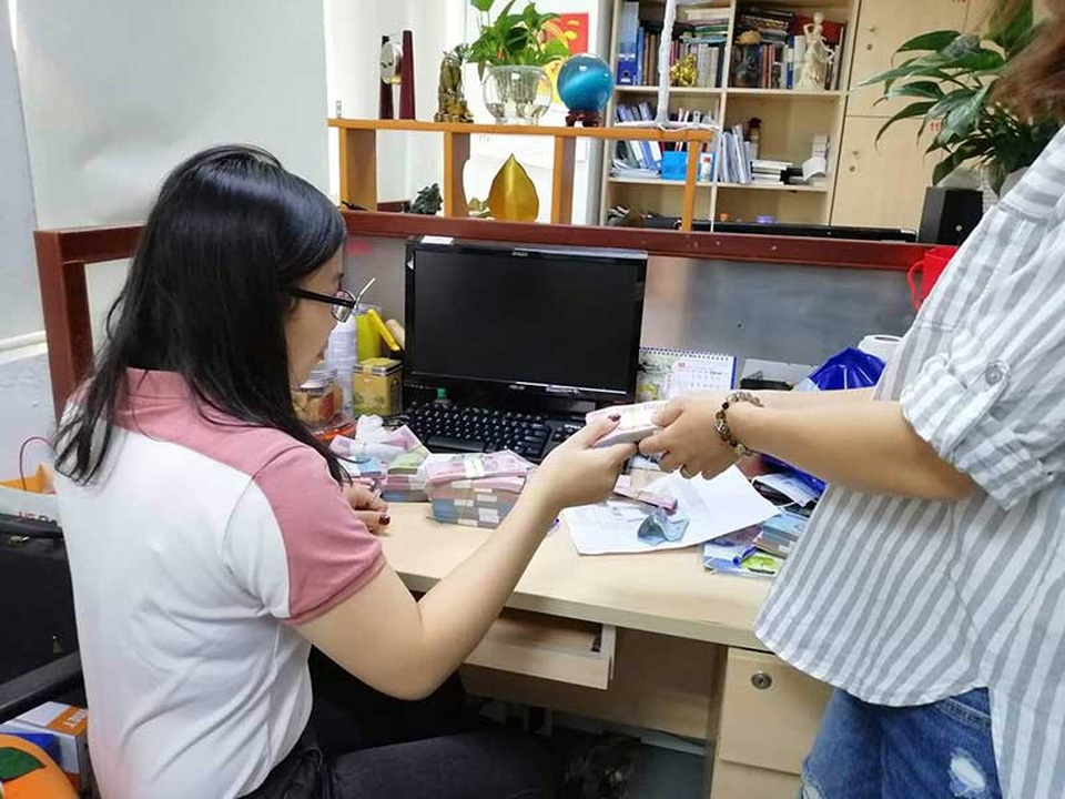 Cận tết, phí đổi tiền mới tăng chóng mặt - 1 Cận tết, phí đổi tiền mới tăng chóng mặt - 1