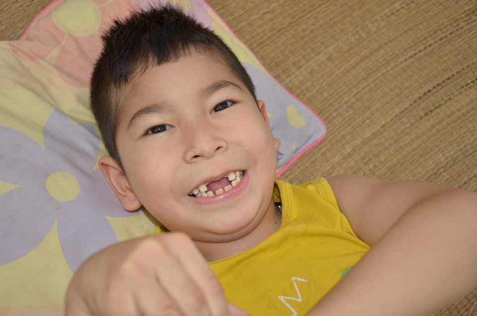 Xót thương cảnh bà ngoại ngậm ngùi xin đưa cháu rời viện vì không có tiền - 6