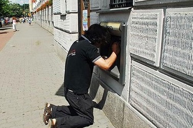Cây ATM "quái dị" ở Romania