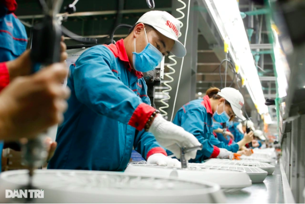 Tăng lương tối thiểu cần đính kèm điều kiện ổn định giá cả - 1 Tăng lương tối thiểu cần đính kèm điều kiện ổn định giá cả - 1