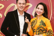 MC Mỹ Lan tươi tắn, rạng ngời dẫn chương trình cùng Tuấn Tú