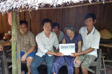 Quà nhân ái đến với gia đình “người đàn ông đãng trí” 