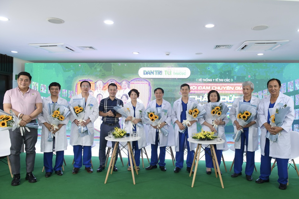 Giao lưu trực tuyến: Bác sĩ chuyên khoa giải đáp trực tiếp các vấn đề sức khỏe - 6 Giao lưu trực tuyến: Bác sĩ chuyên khoa giải đáp trực tiếp các vấn đề sức khỏe - 6