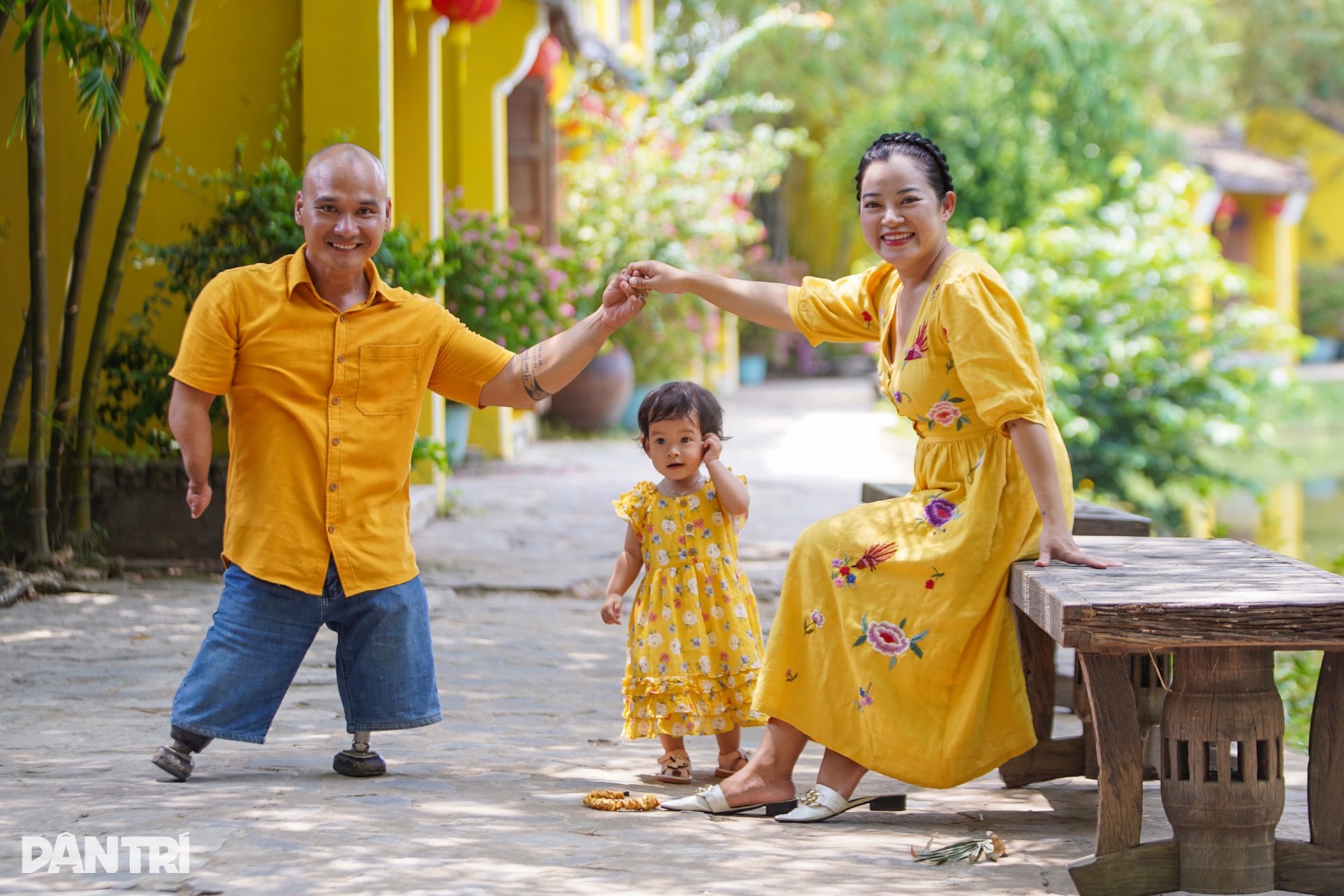 Người thầy không chân dạy bơi miễn phí cho trẻ mồ côi - 11 Người thầy không chân dạy bơi miễn phí cho trẻ mồ côi - 11