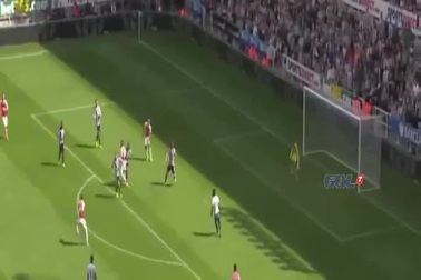 Newcastle 0-1 Arsenal: Coloccini đốt lưới nhà