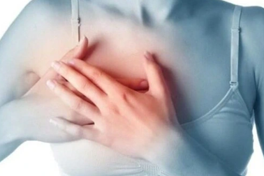 Bà mẹ 25 tuổi không thể ẵm con vì sưng to vùng nhạy cảm sau sinh