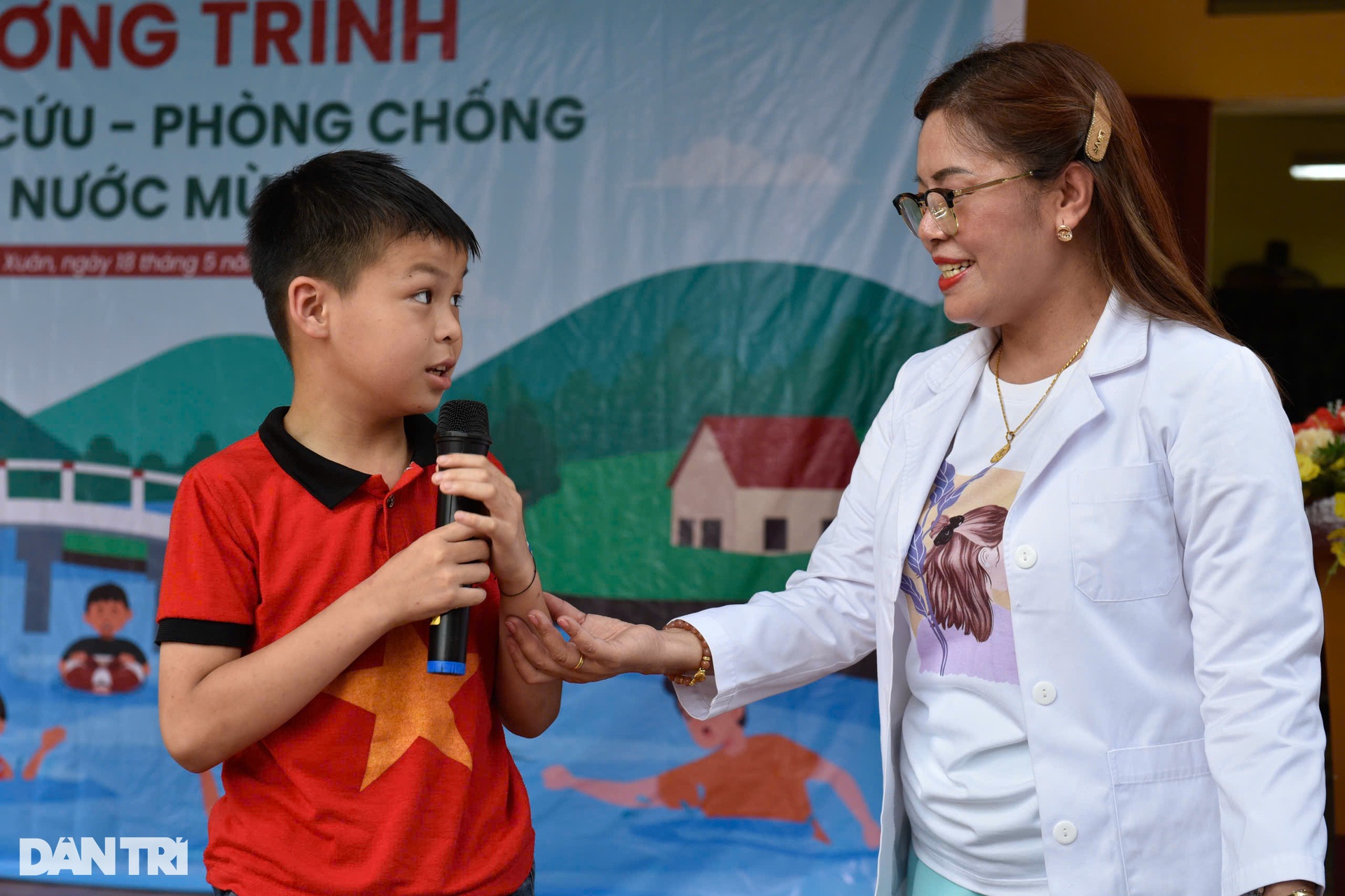 Tư vấn sơ cứu - phòng chống đuối nước cho 400 học sinh tỉnh Yên Bái - 7 Tư vấn sơ cứu - phòng chống đuối nước cho 400 học sinh tỉnh Yên Bái - 7