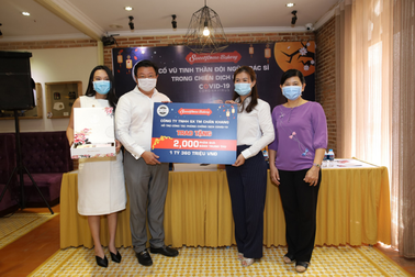 Sweethome Bakery tặng 2.000 hộp bánh trung thu cho đội ngũ chống dịch Covid-19