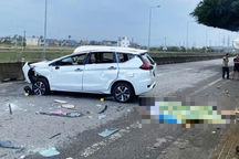 Ô tô tông dải phân cách, 2 người tử vong